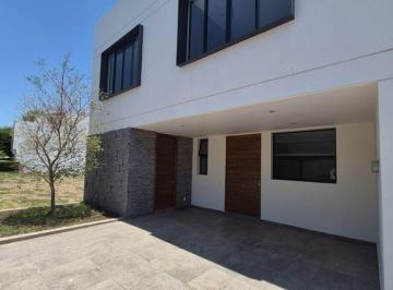 Casa en condominio · 206m² · 3 Recámaras · 2 Estacionamientos · Casa en Renta en Solares, Zona Real, Acanthia