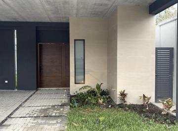 Casa · 464m² · 3 Recámaras · 3 Estacionamientos · Casa en Venta