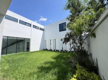 Casa · 421m² · 3 Recámaras · 3 Estacionamientos · Casa en Venta