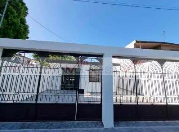 Casa · 117m² · 3 Recámaras · 2 Estacionamientos · Casa en Renta en Azteca