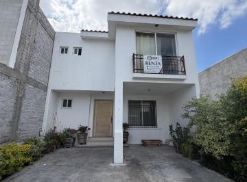 Casa · 140m² · 3 Recámaras · 2 Estacionamientos · Casa en Renta Cima Diamante León Guanajuato