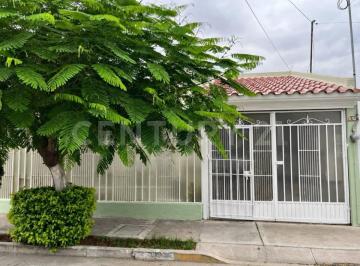 Casa · 144m² · 4 Recámaras · 1 Estacionamiento · Casa en Venta en Colinas del Río, Aguascalientes.