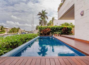 Casa · 494m² · 3 Recámaras · 4 Estacionamientos · Casa en Venta, Puerto Cancun Los Canales, con Muelle, Cancún