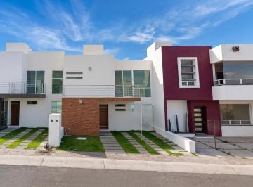 Casa de 3 habitaciones, El Marqués · Casa Oportunidad de Inversion en Mirador de Las Ranas 65, con Alberca y Gran Potencial