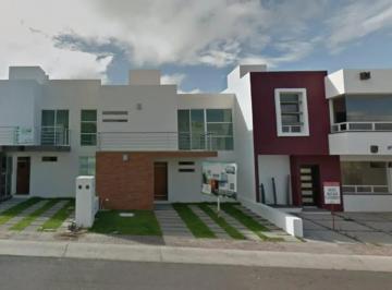 Casa de 3 habitaciones, El Marqués · Casa con Alberca en Querétaro por Solo $600,000