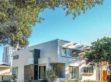 ff3e10e227bb2bebafd6e0abb715d448dd14bed243362e34d4ffbe0dfca0ecc0 · Casa en Venta en Esquina de 4 Recamaras en Valle Real, Zapopan