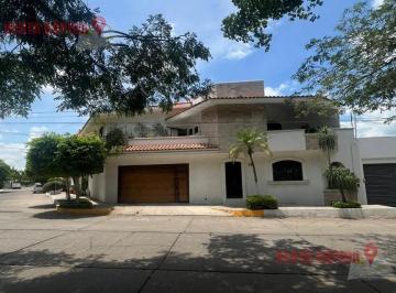 Casa · 244m² · 3 Recámaras · 2 Estacionamientos · Casa en Fraccionamiento Las Quintas