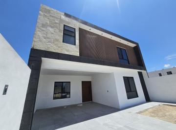 Casa · 270m² · 4 Recámaras · 2 Estacionamientos · Casa en Venta en Saltillo Coahuila Norte