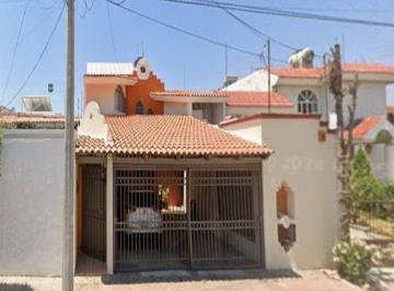 Casa de 5 habitaciones, Aguascalientes · Casa con 320 m² de Terreno y 5 Recámaras en Venta en Jardines de La Concepción