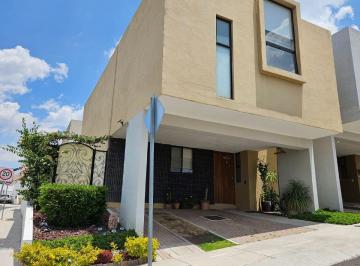 Casa en condominio de 3 habitaciones, El Marqués · Casa Enfrente Area Social Antalia Zibatá
