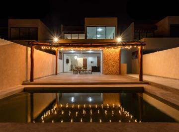 Casa de 4 habitaciones, Chicxulub Pueblo · Exclusiva Casa en Venta a Unos Pasos de La Playa Chicxulub Pto. Progreso Yucatán