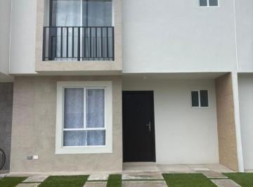 Casa · 130m² · 3 Recámaras · 2 Estacionamientos · Renta de Casa en Fraccionamiento Portugal