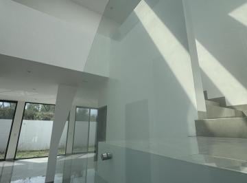Casa · 306m² · 4 Recámaras · 3 Estacionamientos · Casa en Venta en Santiago