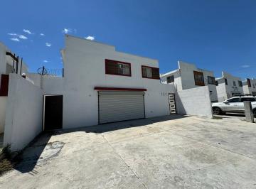 N/A · ¡Ideal Para Negocio y Vivienda! Casa - Tienda en Renta Sobre Av en García