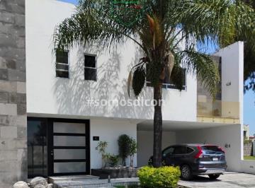 Casa · 550m² · 3 Recámaras · 4 Estacionamientos · Casa en Venta El Campanario