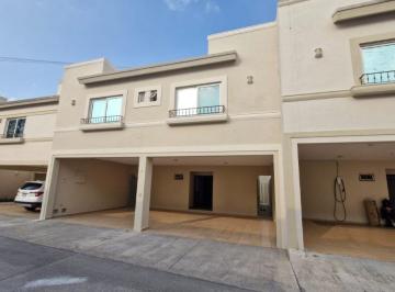 Casa de 3 habitaciones, San Pedro Garza García · Casa en Renta en Zona Santa Barbara Poniente, San Pedro Garza García