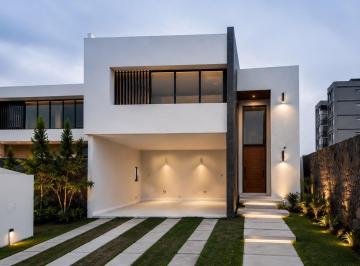 Casa de 4 habitaciones, León · Casa en Venta en La Campiña