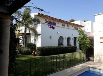 Casa de 4 habitaciones, León · Casa en Venta con Recámara Principal en Planta Baja en Cumbres del Campestre
