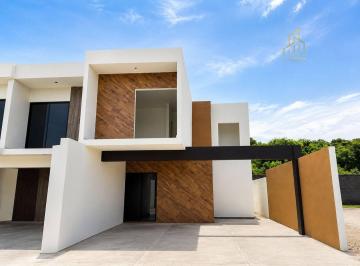 Casa · 140m² · 3 Recámaras · 2 Estacionamientos · Venta de Casa en Fraccionamiento Lomas del Mediterráneo con Asador