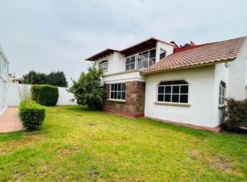 Casa en condominio · 446m² · 4 Recámaras · 6 Estacionamientos · Venta de Casa en Fraccionamiento La Trinidad en Paseo La Asunción en Metepec