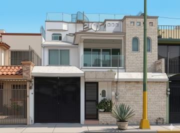 Casa en Venta de 5 habitaciones · Casa en Jardín Balbuena | 5 Recámaras | Más de $1 Millón Debajo de Su Valor Comercial