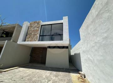 Casa · 178m² · 3 Recámaras · 2 Estacionamientos · Casa en Venta en Pueblo Conkal
