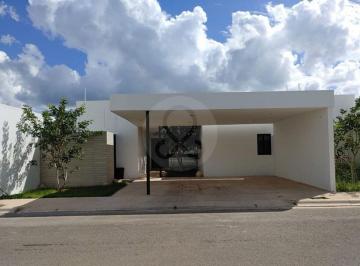 Casa · 230m² · 3 Recámaras · 2 Estacionamientos · Casa en Venta en Cholul
