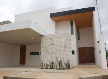 Casa · 307m² · 3 Recámaras · 2 Estacionamientos · Casa en Venta en Cholul