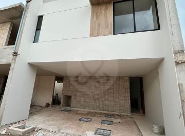 Casa · 160m² · 2 Recámaras · 2 Estacionamientos · Casa en Venta en Temozón Norte