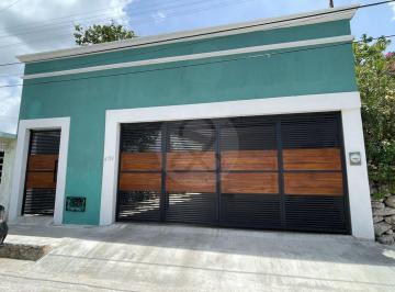 Casa · 239m² · 3 Recámaras · 2 Estacionamientos · Casa en Venta en Merida Centro