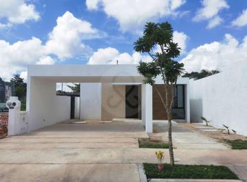 Casa · 166m² · 3 Recámaras · 2 Estacionamientos · Casa en Venta en Cholul