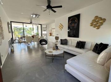 Casa · 304m² · 3 Recámaras · 2 Estacionamientos · Casa en Venta en Pueblo Conkal