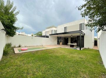 Casa · 286m² · 3 Recámaras · 3 Estacionamientos · Casa en Venta en Cholul
