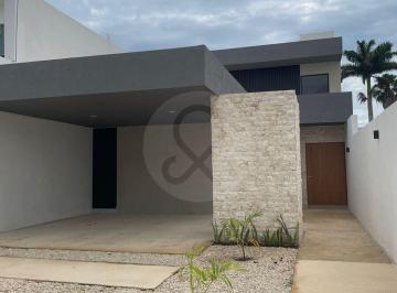 Casa · 237m² · 3 Recámaras · 4 Estacionamientos · Casa en Venta en Cholul