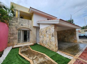 Casa · 283m² · 3 Recámaras · 2 Estacionamientos · Casa en Venta en Fraccionamiento Monterreal