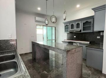Casa · 302m² · 3 Recámaras · 2 Estacionamientos · Casa en Venta en Montes de Ame