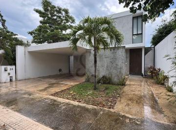 Casa · 303m² · 3 Recámaras · 2 Estacionamientos · Casa en Venta en Cholul