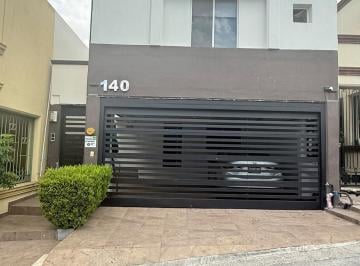 Casa · 188m² · 3 Recámaras · 2 Estacionamientos · Casa Equipada en Venta en Cerradas de Cumbres I 3 Recamaras Oficina