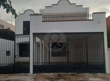 Casa · 203m² · 4 Recámaras · 2 Estacionamientos · Casa en Venta, Francisco de Montejo