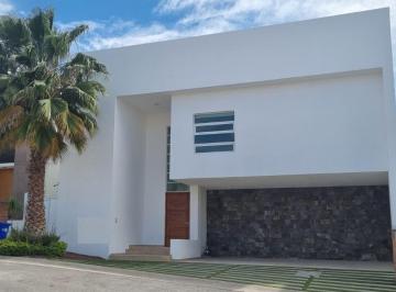 Casa · 350m² · 3 Recámaras · 7 Estacionamientos · Casa en Fracc. Club de Golf La Loma Slp Residencial