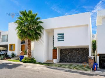 Casa · 350m² · 3 Recámaras · 7 Estacionamientos · Casa en Fracc. Club de Golf La Loma Slp Residencial