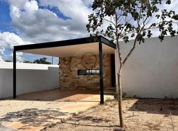 Casa · 175m² · 3 Recámaras · 2 Estacionamientos · Casa en Venta en Cholul