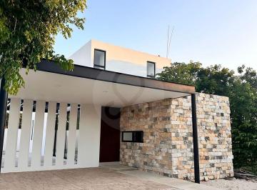 Casa · 190m² · 3 Recámaras · 2 Estacionamientos · Casa en Venta en Cholul