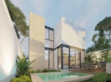 Casa · 210m² · 3 Recámaras · 2 Estacionamientos · Altozano: Casa en Venta en Mérida