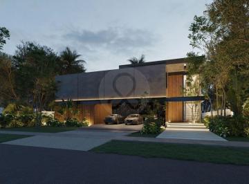 Casa en condominio · 607m² · 4 Recámaras · 3 Estacionamientos · Casa en Condominio en Venta en Yucatán Country Club