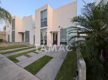 Casa de 3 habitaciones, Xochitepec · Venta de Casa con Alberca en Fraccionamiento con Seguridad en Xochitepec Morelos