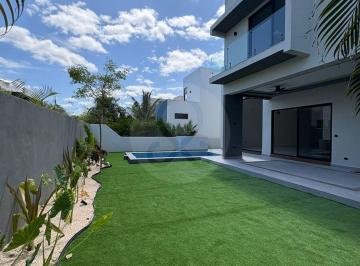 Casa · 429m² · 4 Recámaras · 4 Estacionamientos · Casa en Venta en Yucatán Country Club
