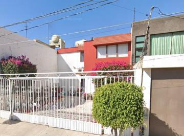 Casa de 3 habitaciones, Querétaro · Casa en Venta, Santiago de Querétaro, Querétaro, Carretas.