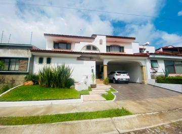 Casa de 3 habitaciones, Zapopan · Casa en Venta en Bugambilias