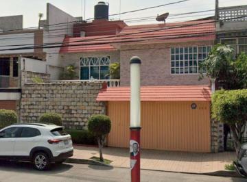 Casa de 4 habitaciones, Venustiano Carranza · Casa en Remate en Calle Cecilio Robelo, Jardín Balbuena, Venustiano Carranza. Cdmx.
